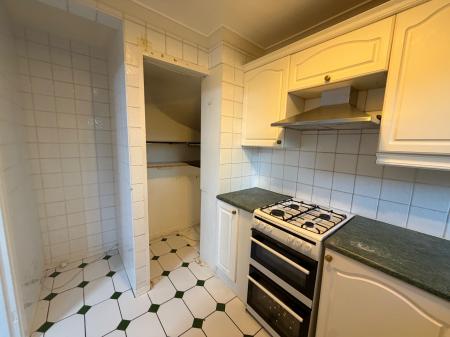 3 bedroom Semi-detached house to let in Fieldfare Green, Luton, LU4