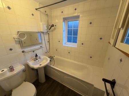 3 bedroom Semi-detached house to let in Fieldfare Green, Luton, LU4