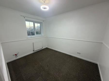 3 bedroom Semi-detached house to let in Fieldfare Green, Luton, LU4