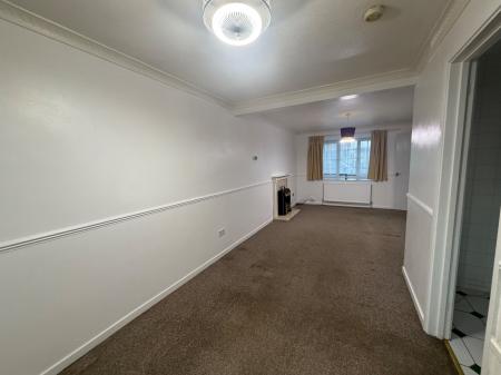 3 bedroom Semi-detached house to let in Fieldfare Green, Luton, LU4