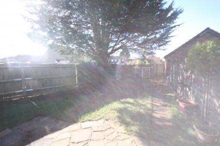 3 bedroom Semi-detached house to let in Fieldfare Green, Luton, LU4