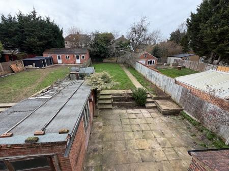 3 bedroom Detached house to let in New Bedford Road, Luton, LU3