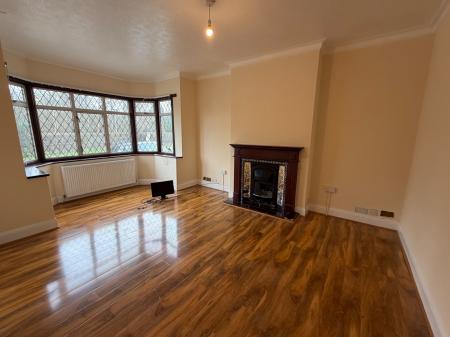 3 bedroom Detached house to let in New Bedford Road, Luton, LU3