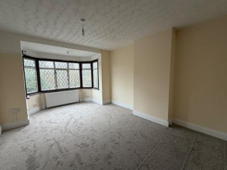 3 bedroom Detached house to let in New Bedford Road, Luton, LU3