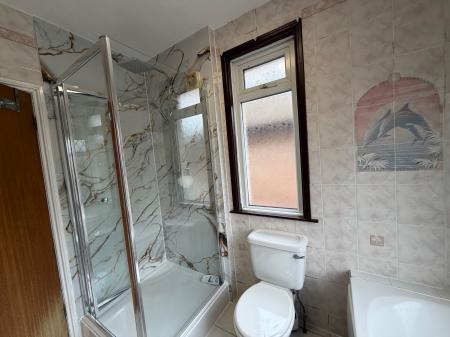 3 bedroom Detached house to let in New Bedford Road, Luton, LU3