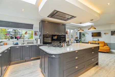 3 bedroom House for sale in Hart Lane, Round Green, Luton, LU2