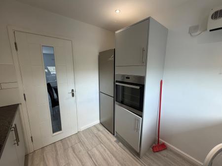 2 bedroom Flat to let in Limbury Road, Luton, LU3