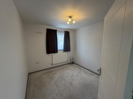 2 bedroom Flat to let in Limbury Road, Luton, LU3