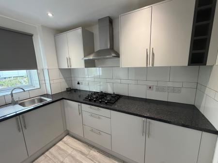 2 bedroom Flat to let in Limbury Road, Luton, LU3