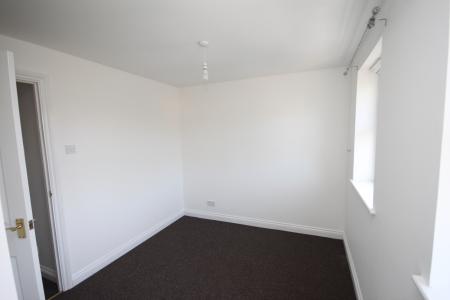 2 bedroom Terraced House to let in Villiers Close, Luton, LU4