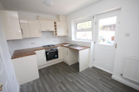 2 bedroom Terraced House to let in Villiers Close, Luton, LU4