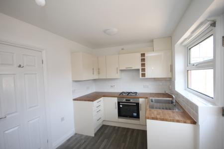 2 bedroom Terraced House to let in Villiers Close, Luton, LU4
