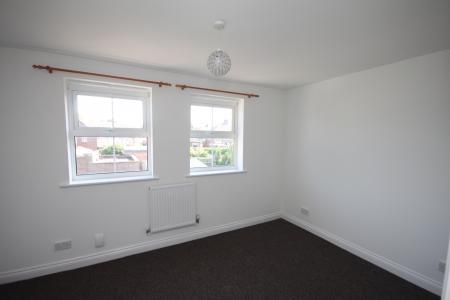 2 bedroom Terraced House to let in Villiers Close, Luton, LU4