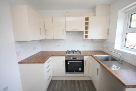 2 bedroom Terraced House to let in Villiers Close, Luton, LU4