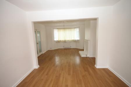 3 bedroom Semi-detached house to let in Wilsden Avenue, Luton, LU1