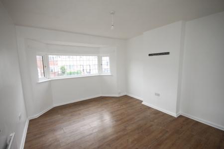 3 bedroom Semi-detached house to let in Wilsden Avenue, Luton, LU1