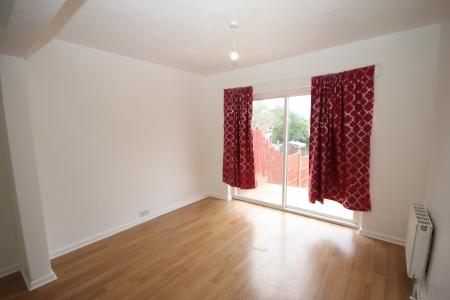 3 bedroom Semi-detached house to let in Wilsden Avenue, Luton, LU1