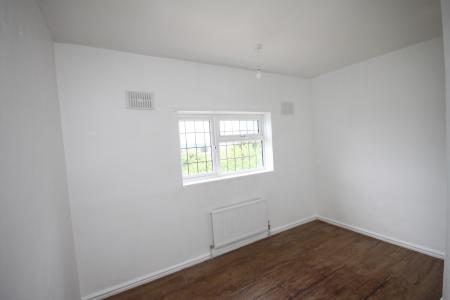 3 bedroom Semi-detached house to let in Wilsden Avenue, Luton, LU1