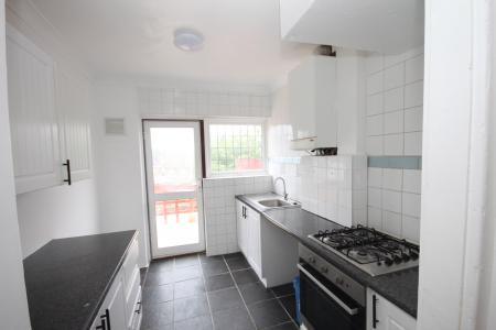 3 bedroom Semi-detached house to let in Wilsden Avenue, Luton, LU1