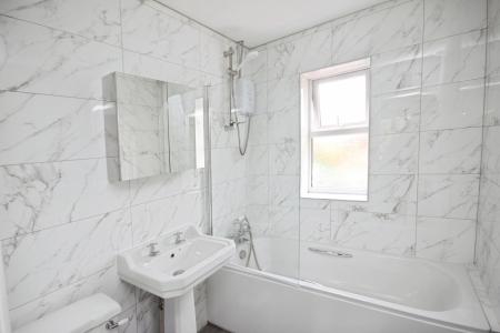 2 bedroom Terraced House for sale in Wharfedale, Luton, LU4