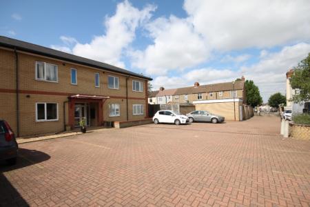 1 bedroom Flat to let in Dunstable Road, Luton, LU4