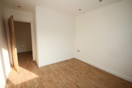 2 bedroom Flat to let in Dunstable Road, Luton, LU4