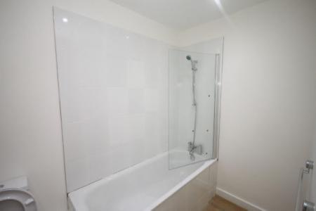 2 bedroom Flat to let in Dunstable Road, Luton, LU4
