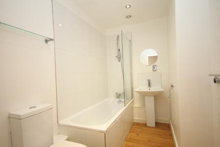 2 bedroom Flat to let in Dunstable Road, Luton, LU4