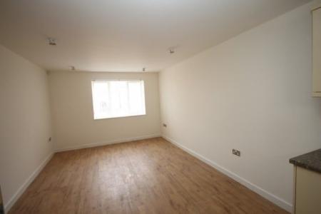 2 bedroom Flat to let in Dunstable Road, Luton, LU4