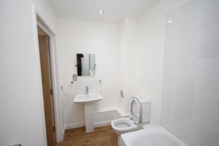 2 bedroom Flat to let in Dunstable Road, Luton, LU4