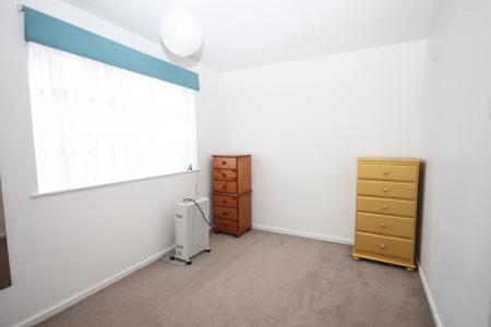 1 bedroom Flat to let in Alder Crescent, Luton, LU3