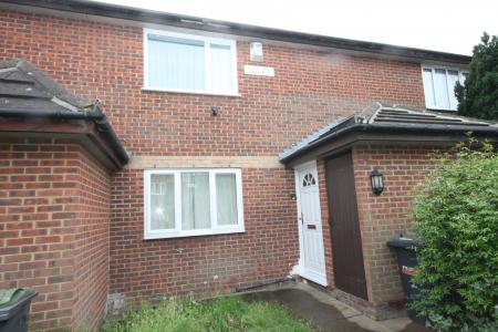 1 bedroom Flat to let in Alder Crescent, Luton, LU3