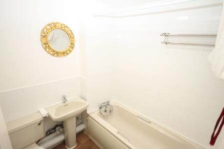 1 bedroom Flat to let in Alder Crescent, Luton, LU3