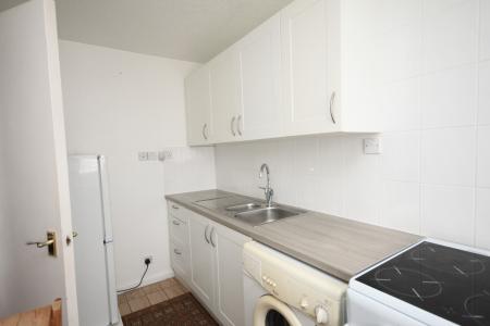 1 bedroom Flat to let in Alder Crescent, Luton, LU3