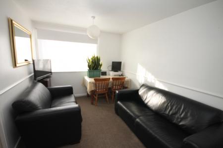 1 bedroom Flat to let in Alder Crescent, Luton, LU3