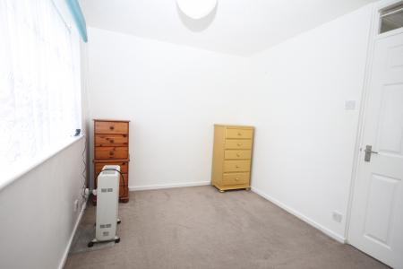 1 bedroom Flat to let in Alder Crescent, Luton, LU3