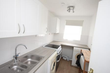 1 bedroom Flat to let in Alder Crescent, Luton, LU3