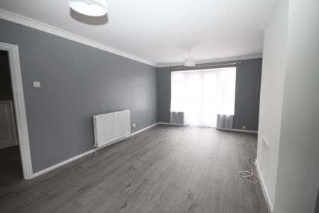 3 bedroom Semi-detached house to let in Abbots Wood Road, Luton, LU2
