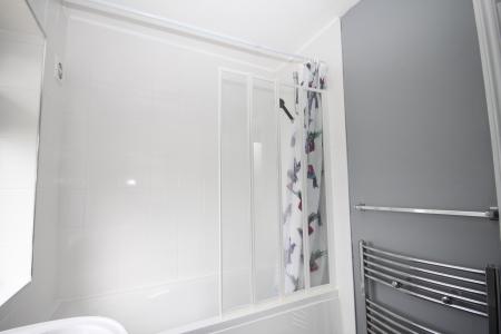 3 bedroom Semi-detached house to let in Abbots Wood Road, Luton, LU2