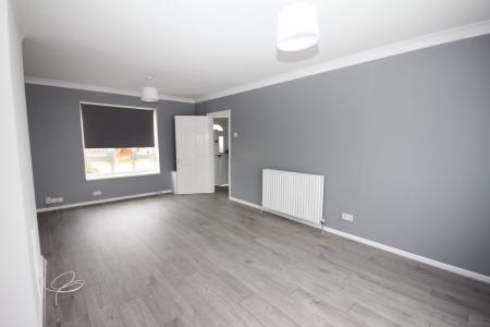 3 bedroom Semi-detached house to let in Abbots Wood Road, Luton, LU2