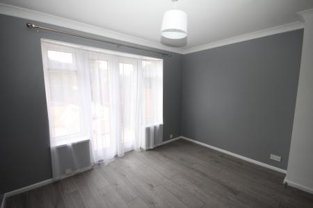 3 bedroom Semi-detached house to let in Abbots Wood Road, Luton, LU2