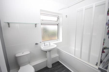 3 bedroom Semi-detached house to let in Abbots Wood Road, Luton, LU2