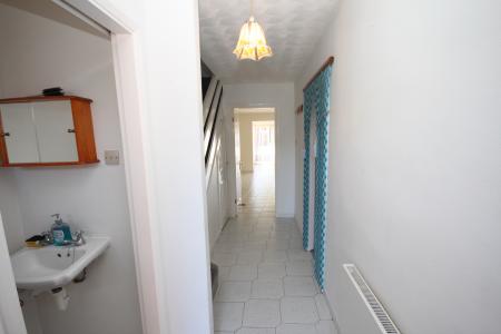 3 bedroom Semi-detached house to let in The Close, Limbury, Luton, LU3