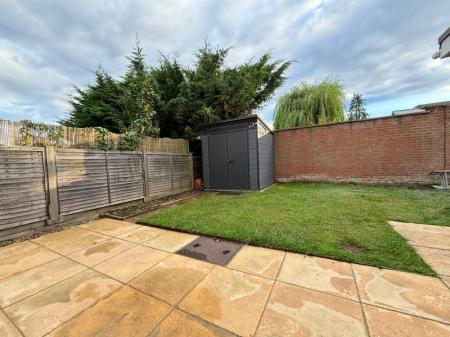 1 bedroom House share to let in Marriott Road, Luton, LU3