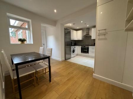1 bedroom House share to let in Marriott Road, Luton, LU3