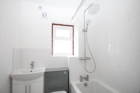 1 bedroom Flat to let in Dunstable Road, Luton, LU4