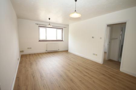 1 bedroom Flat to let in Dunstable Road, Luton, LU4