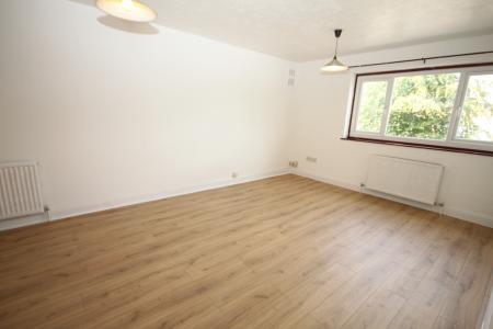 1 bedroom Flat to let in Dunstable Road, Luton, LU4