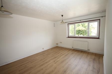 1 bedroom Flat to let in Dunstable Road, Luton, LU4