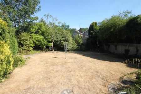 2 bedroom Bungalow for sale in Humberstone Close, Challney, Luton, LU4